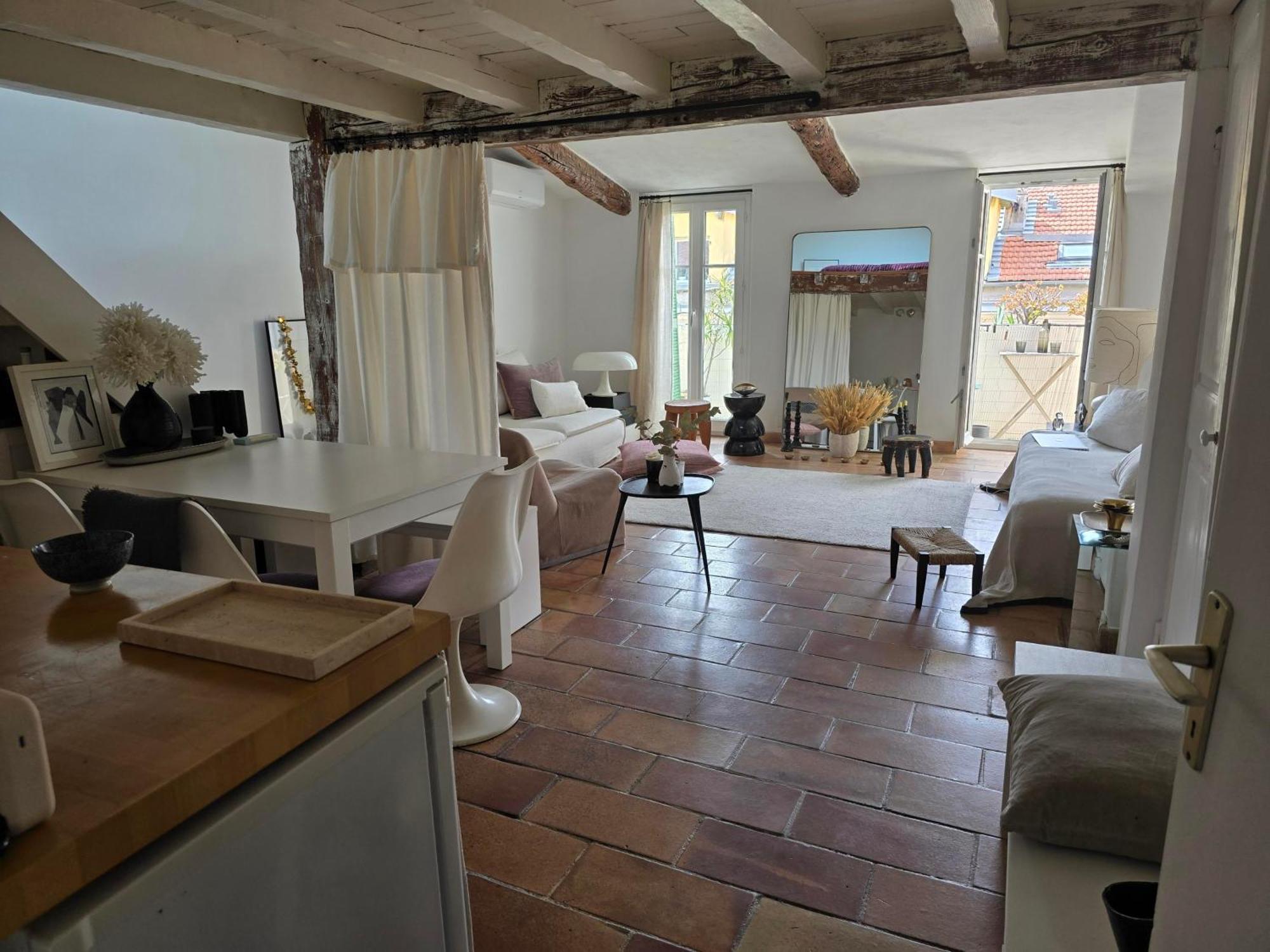 Appartamento Deux Pieces Dans Le Quartier Du Port *