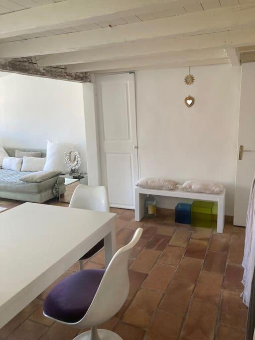 Deux Pieces Dans Le Quartier Du Port Nizza